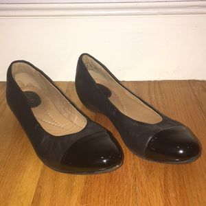 Black flats amazing condition, barely worn